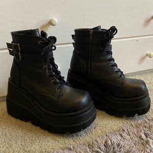 Demonia platform sneaker